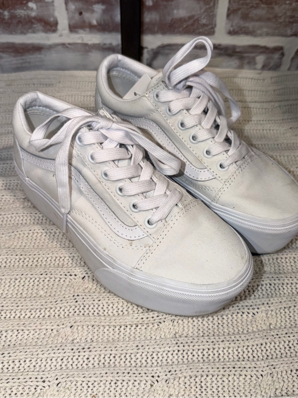 Vans Women's White Low-Top Canvas platform Sneakers
